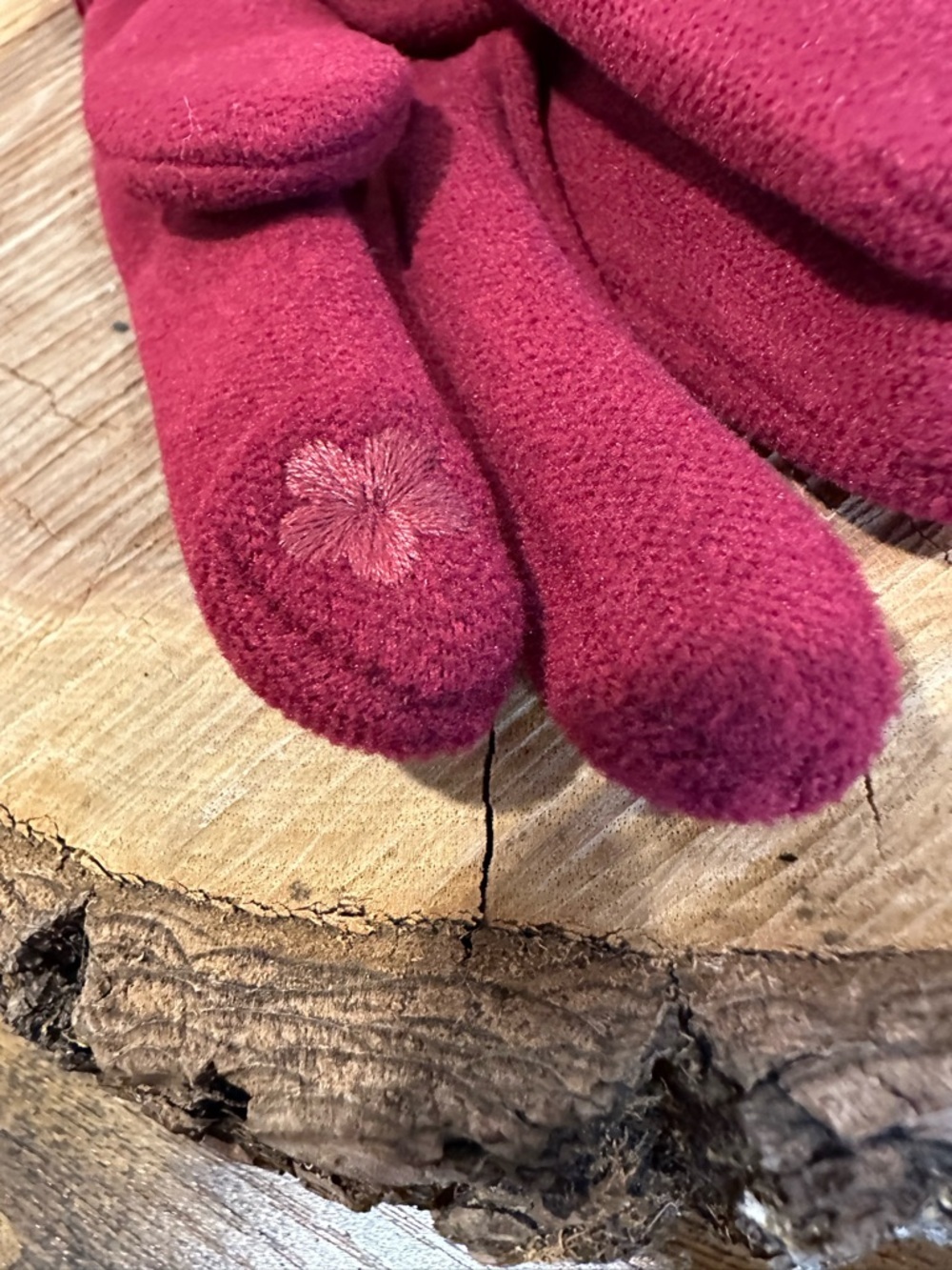 Women's Maroon Winter Gloves with Clover Detail - Picture 3 of 9